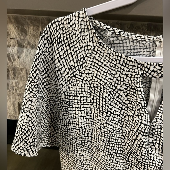 Banana Republic size 4 black and white romper - Picture 5 of 12